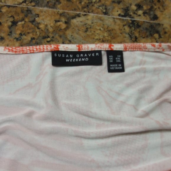 SUSAN GRAVER WEEKEND REPTILE DESIGN TUNIC - Picture 3 of 5